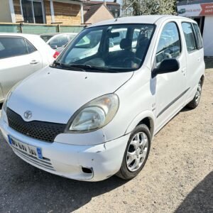 TOYOTA YARIS VERSO essence