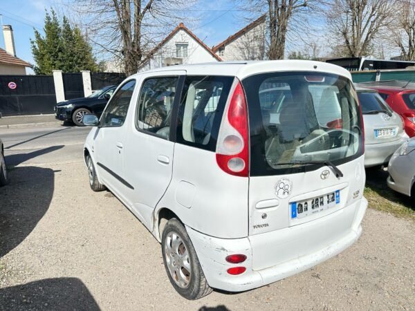 TOYOTA YARIS VERSO essence – Image 5