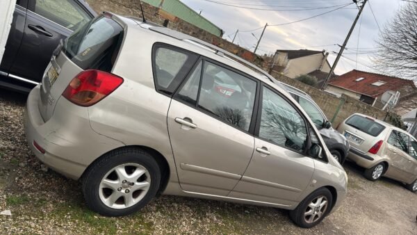 TOYOTA  COROLLA VERSO DIESEL – Image 2