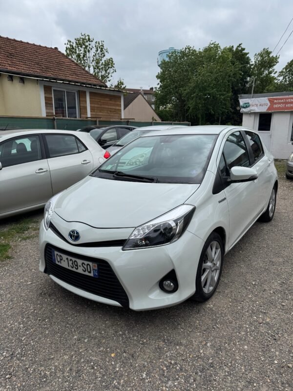TOYOTA  YARIS HYBRIDE ESSENCE