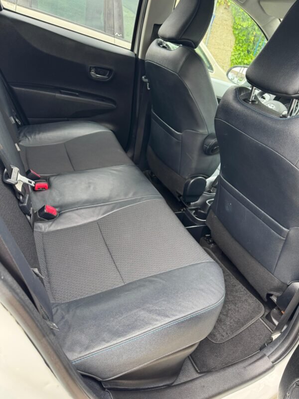 TOYOTA  YARIS HYBRIDE ESSENCE – Image 5