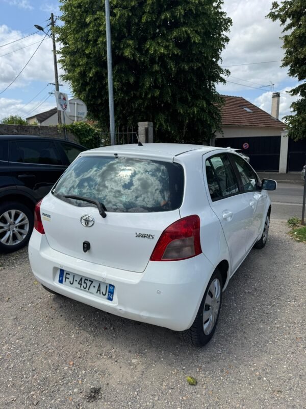 TOYOTA YARIS ESSENCE vvt-i LUNA – Image 2