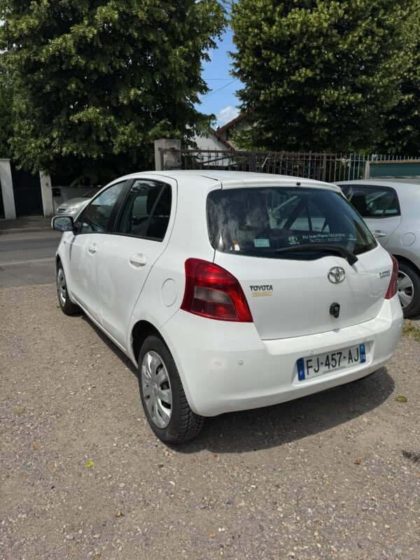 TOYOTA YARIS ESSENCE vvt-i LUNA – Image 4