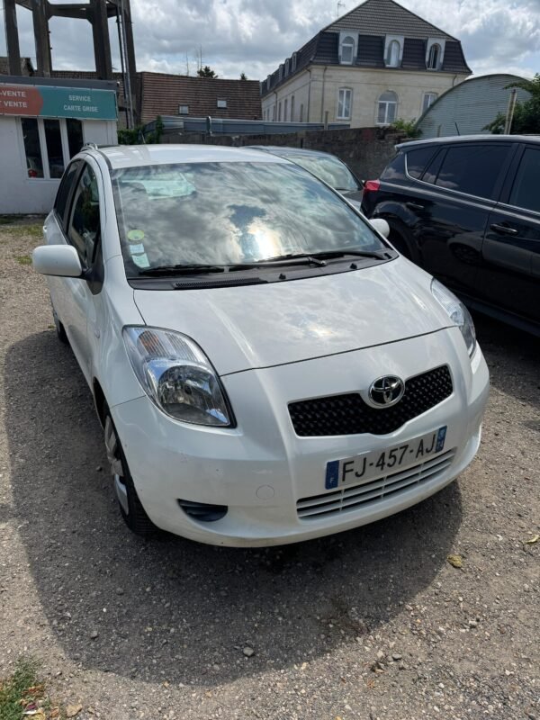 TOYOTA YARIS ESSENCE vvt-i LUNA