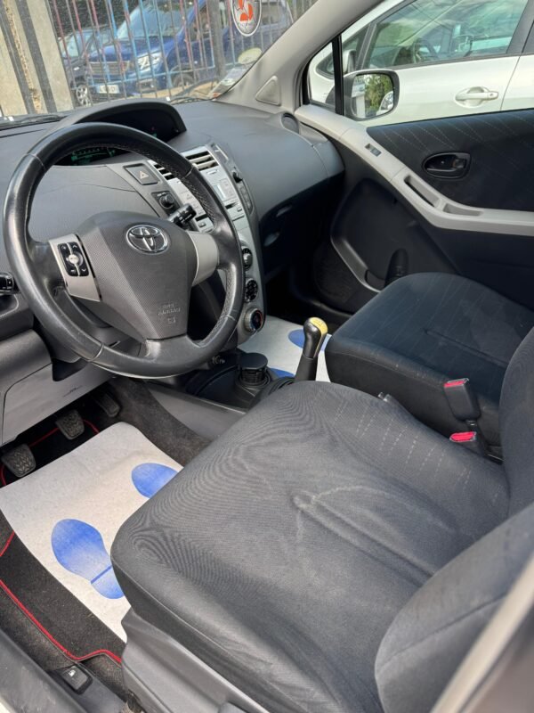 TOYOTA YARIS ESSENCE vvt-i LUNA – Image 8