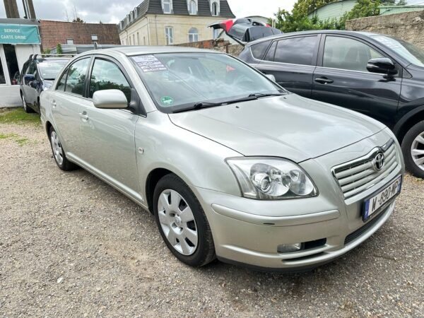 TOYOTA AVENSIS 1.8 sol Linea Terra