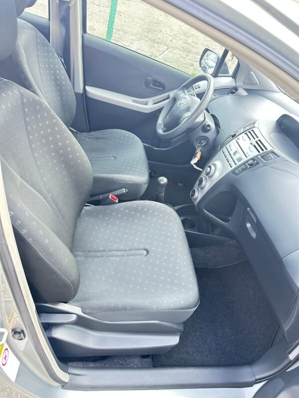 TOYOTA YARIS ESSENCE vvt-i LUNA – Image 5