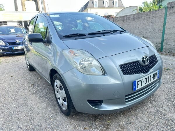 TOYOTA YARIS ESSENCE vvt-i LUNA